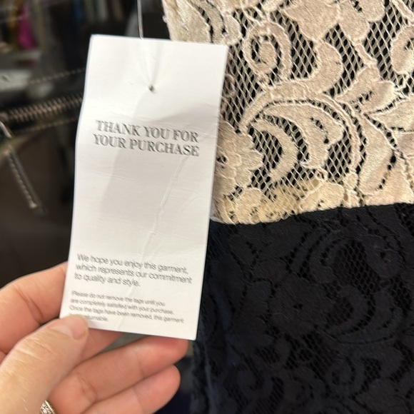 TAYLOR black and ivory lace, short sleeve fitted dress size 6 - Picture 6 of 8